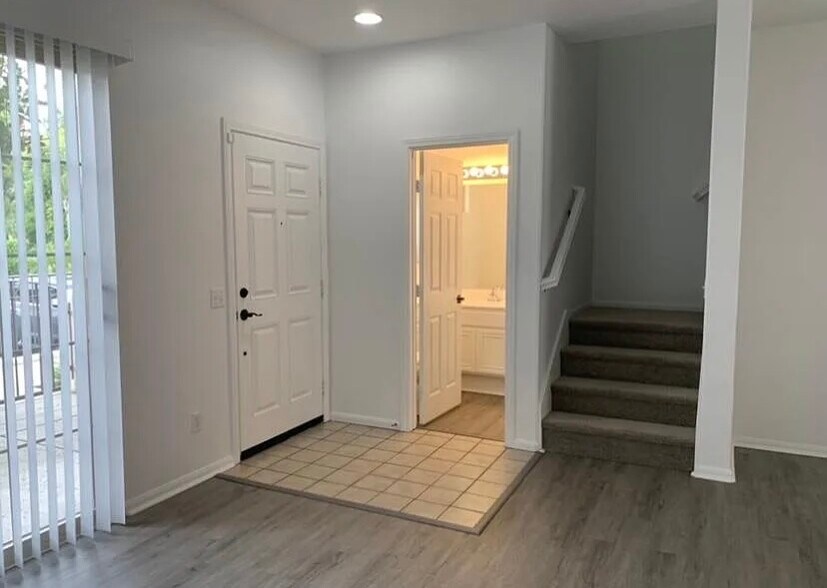 Building Photo - 1460 Rancho Rose Way