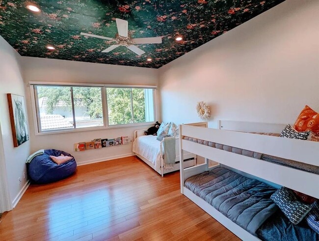 Building Photo - 3002 Hillview Rd