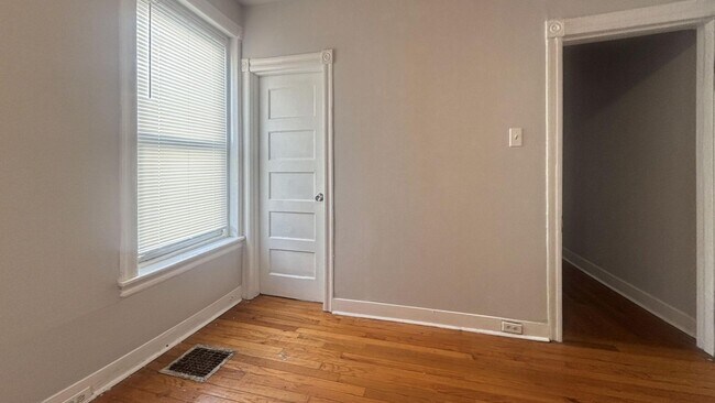 Building Photo - Charming 4-BR Traditional Row Home in West Philly