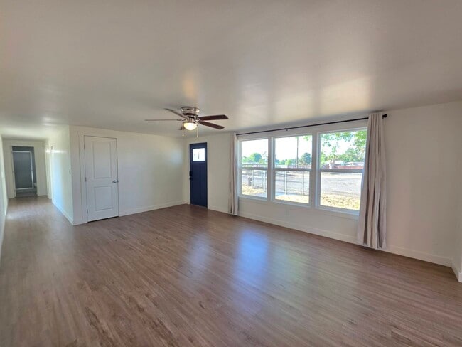 Building Photo - 2021 N Rd 48