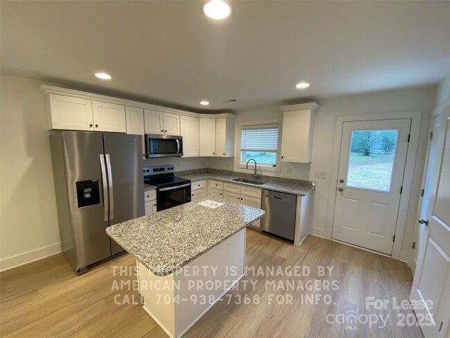 Building Photo - 406 Vance Ave