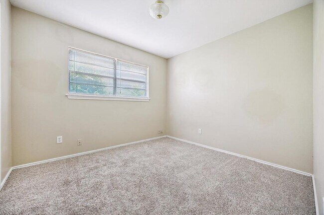 Building Photo - 8514 Dryfield Dr