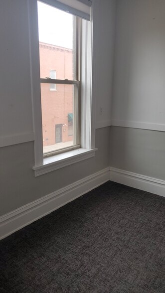 Building Photo - 432 N Milwaukee Ave