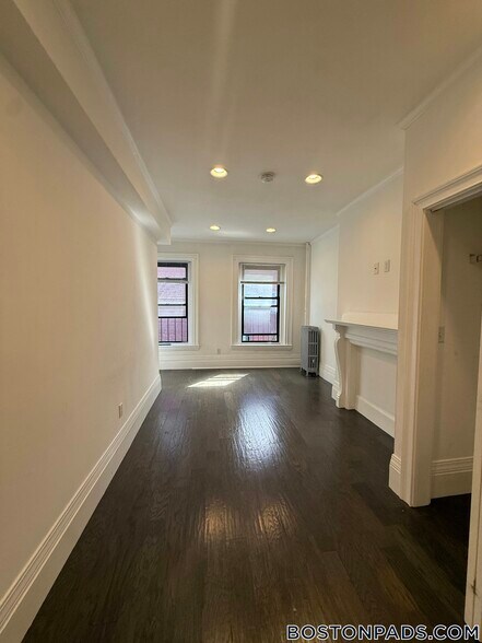 Building Photo - 270 Newbury St