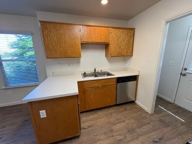 Building Photo - 1897