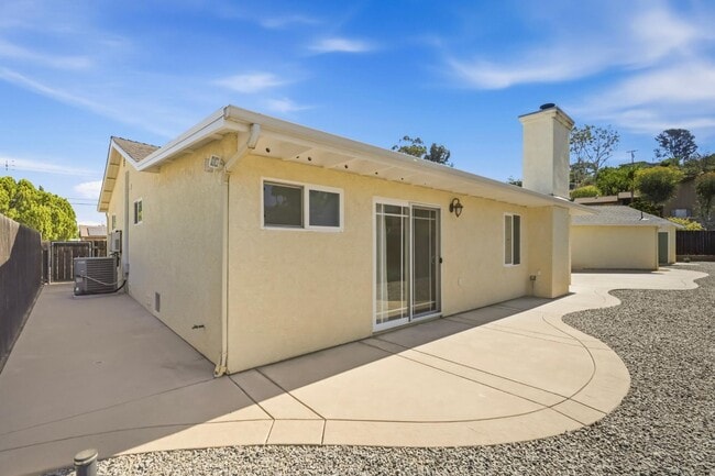 Building Photo - 1677 Sandos St