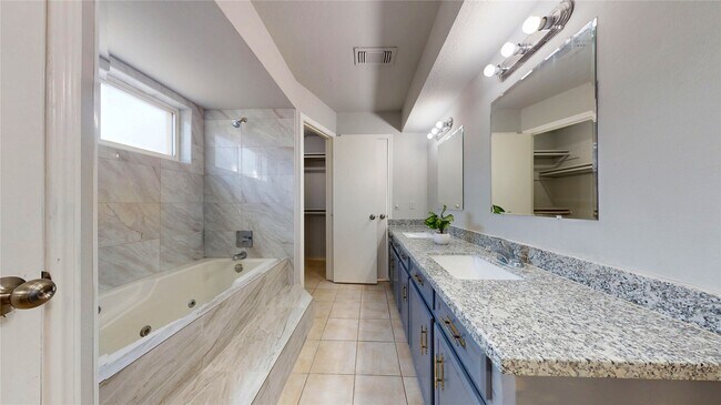 Building Photo - 14715 Woodward Gardens Dr