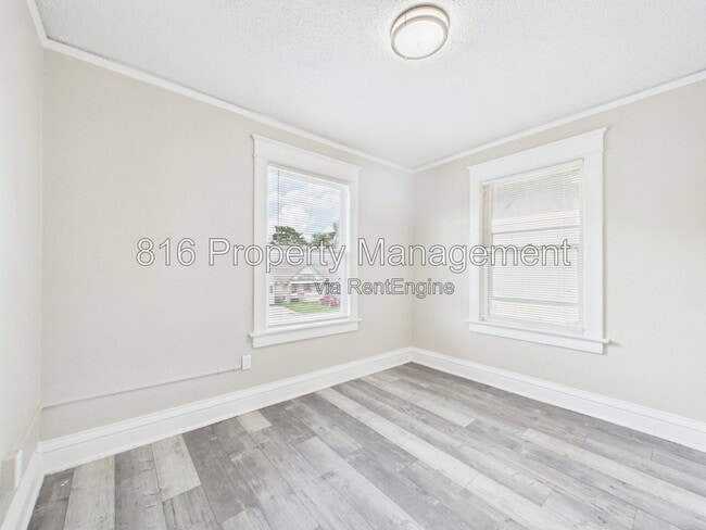 Building Photo - 3205 E 31st St
