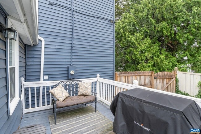 Building Photo - 800 Anderson St