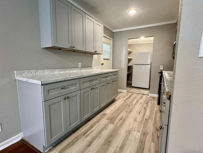 Primary Photo - 9529 Chesterfield Dr