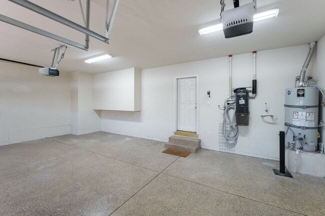 Building Photo - Beautiful Three Story, Five Bedroom Home with Lagoon Style Pool and Spa