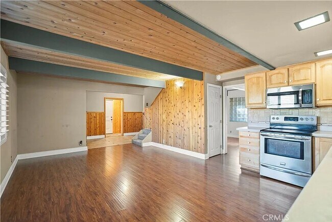 Building Photo - Charming 4BR Home with Mountain Views