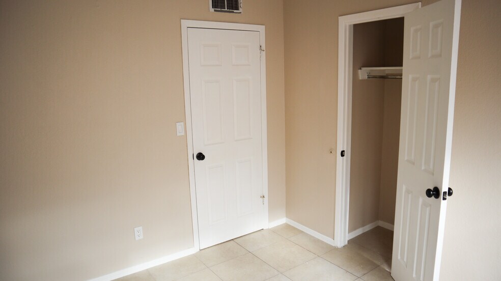 Building Photo - 11322 Lake Nemi Dr