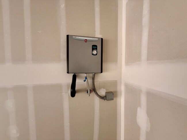 Building Photo - BRAND NEW 3 BED 2.5 BATH 2 CAR GARAGE TOWNHOUSE W/ LOFT FOR RENT!!!