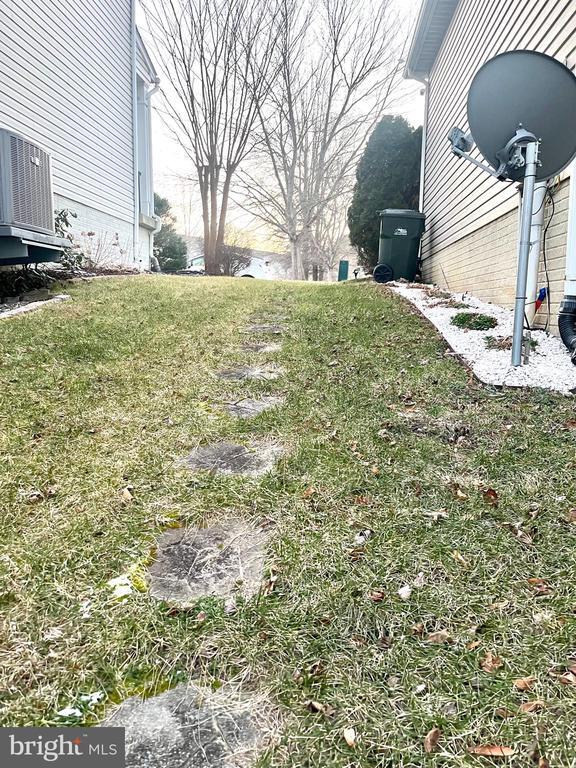 Building Photo - 23228 Daffodil Dr