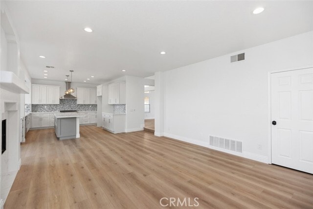 Building Photo - 2 Crystalglen