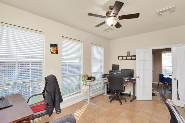 Building Photo - 26511 Cresent Cove Ln