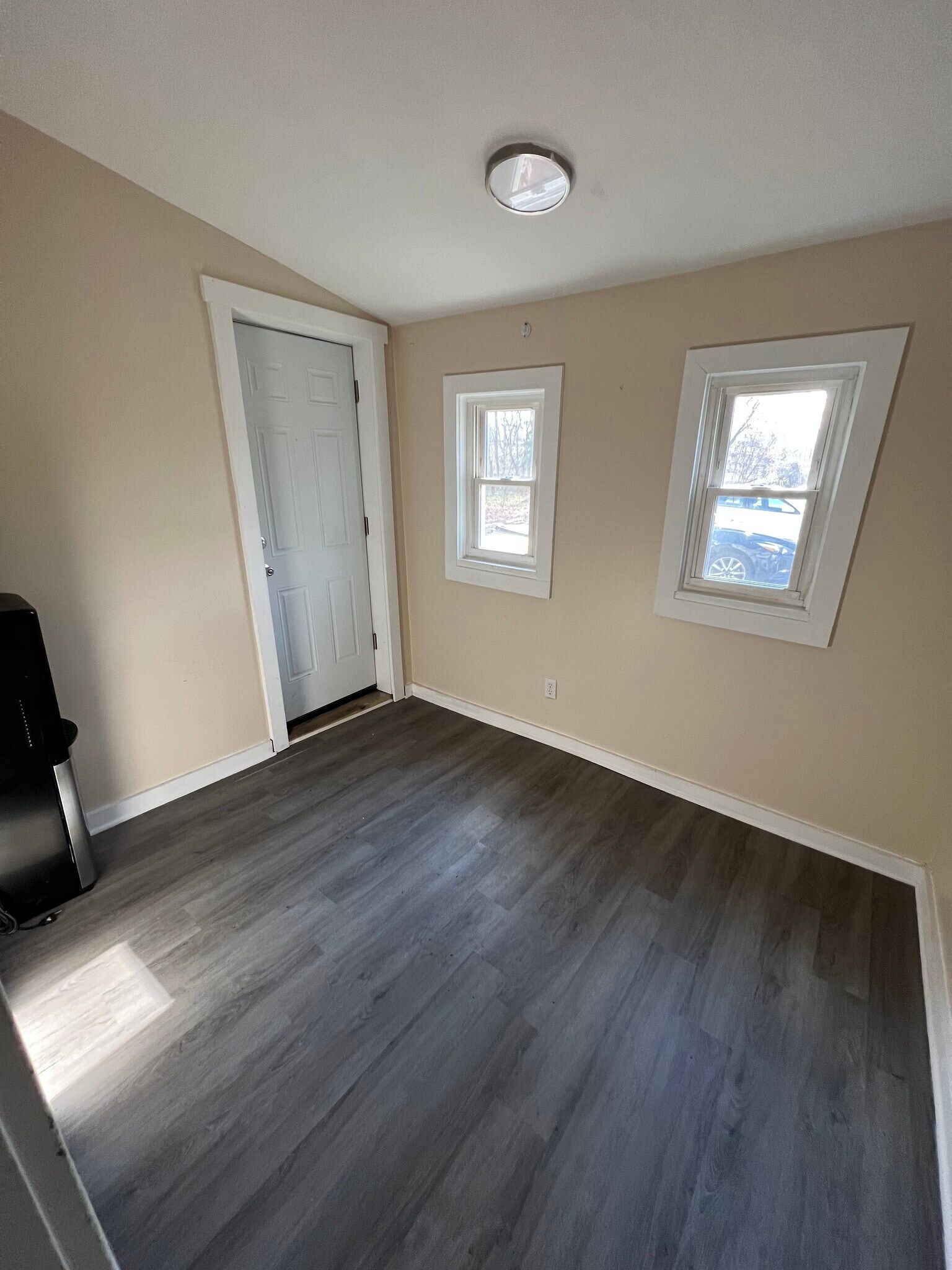 Building Photo - 466 NY-146