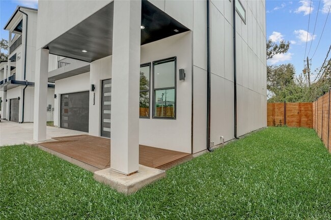 Building Photo - 6814 Hartland St