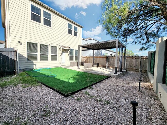 Building Photo - 1301 Showbox St