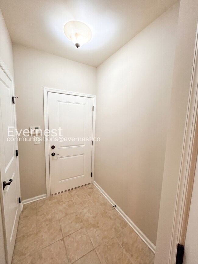 Building Photo - 14001 Briars Cir