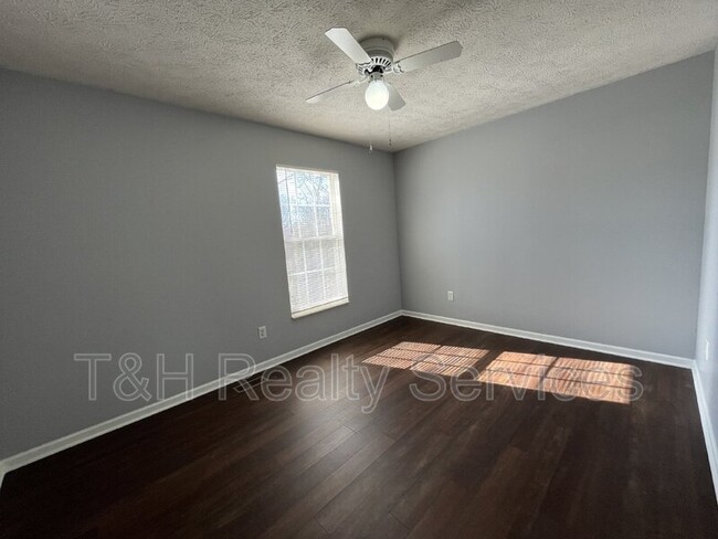 Building Photo - 6827 Antelope Dr