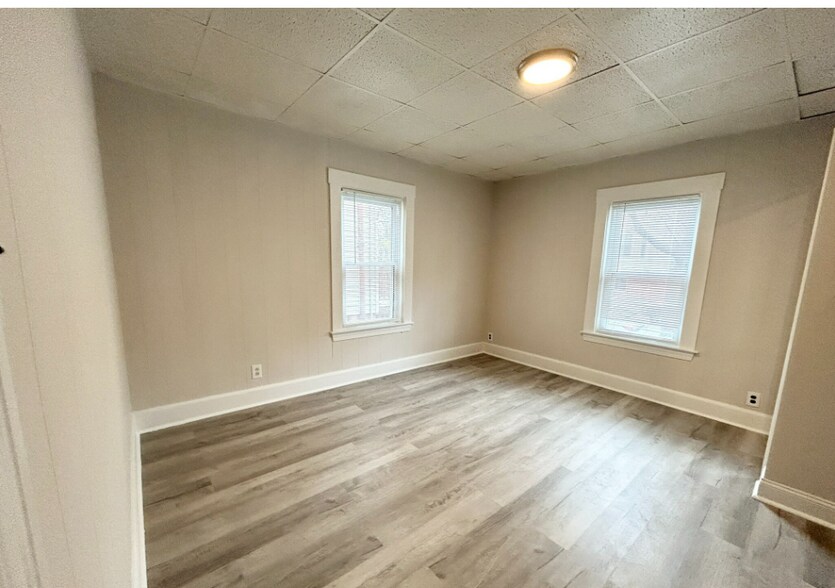 Building Photo - 103 Buttonwood St