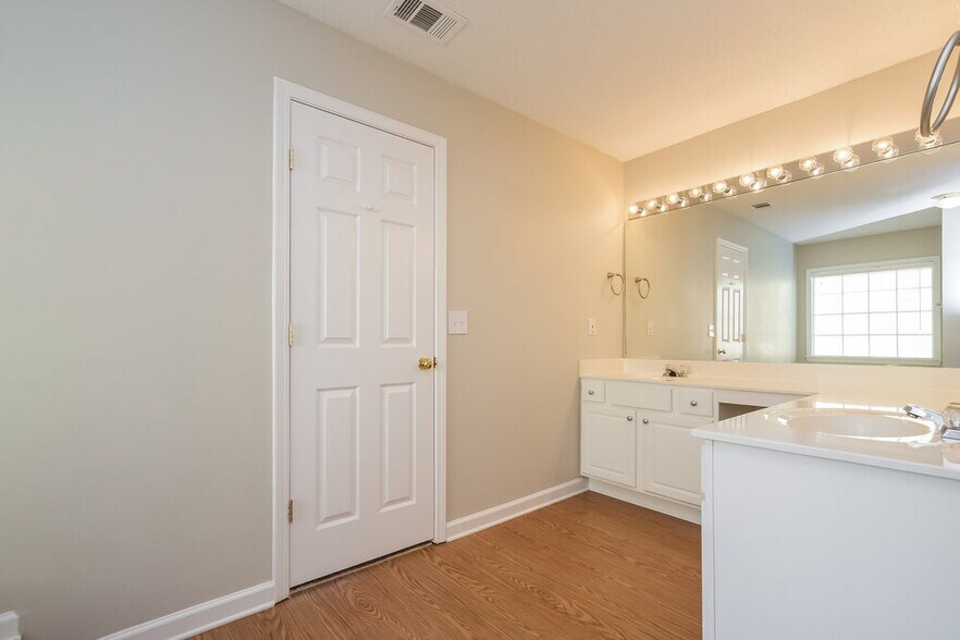 Building Photo - 421 Citronelle Dr