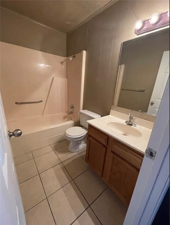 Building Photo - 775 W Sycamore St