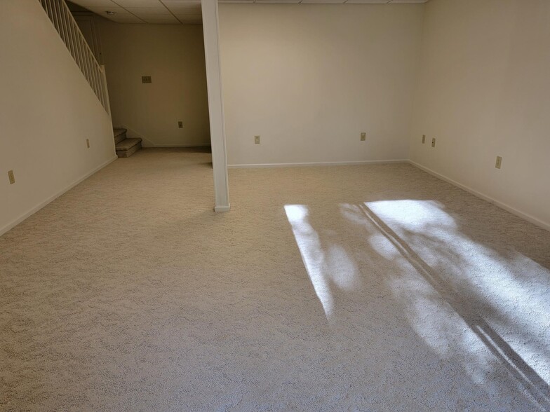 Building Photo - 205 Riders Way