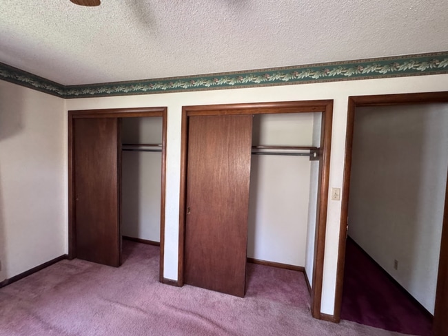 Building Photo - 4 Bed, 2 Bath Home - Apply Today!