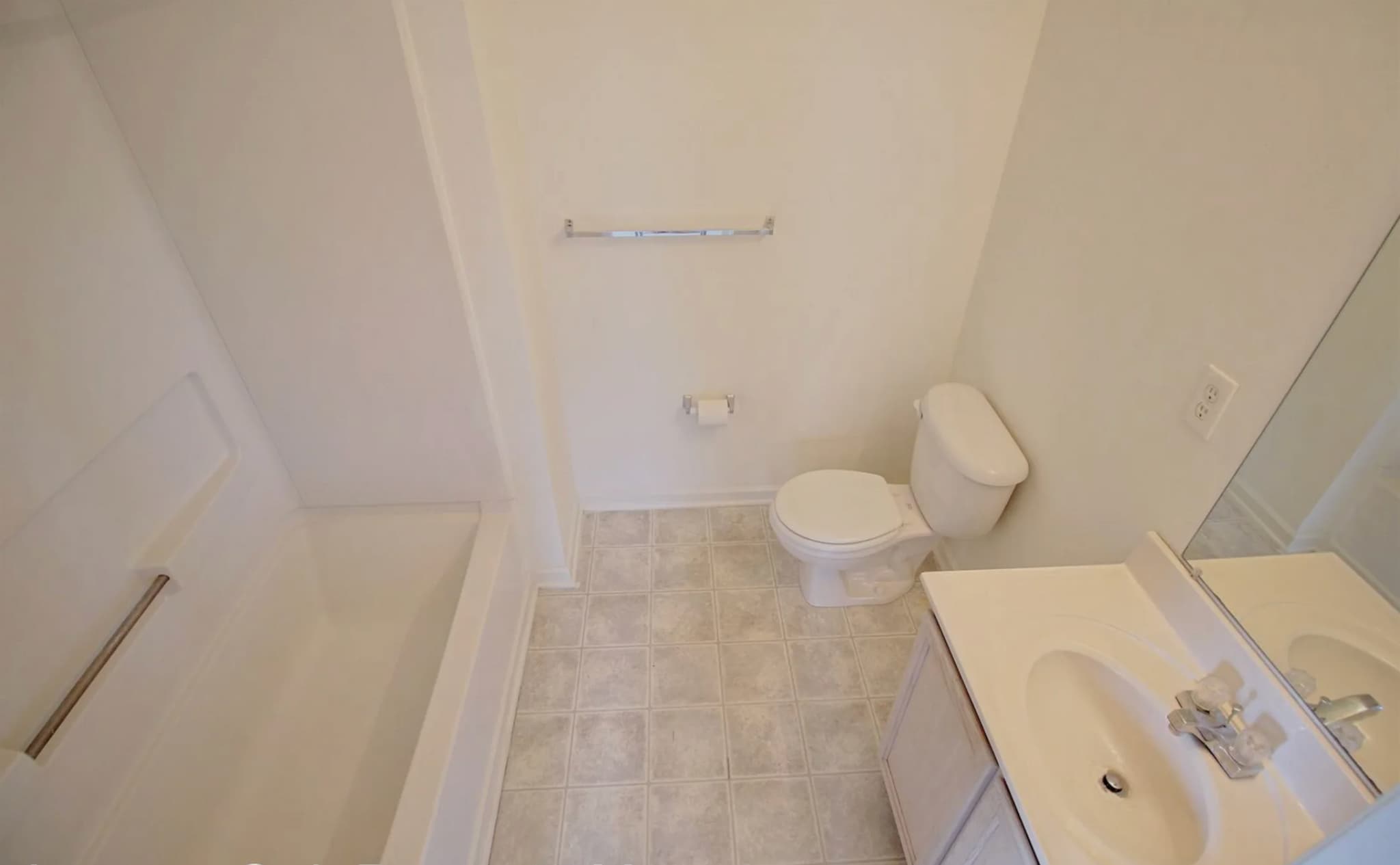 Building Photo - Room in Condo on Wolfmill Dr