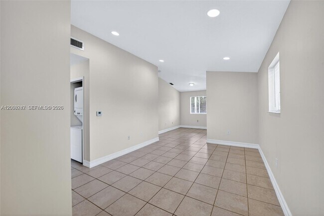 Building Photo - 2721 SE 12th Pl