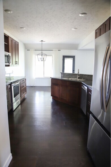 Building Photo - 108 Deer Run