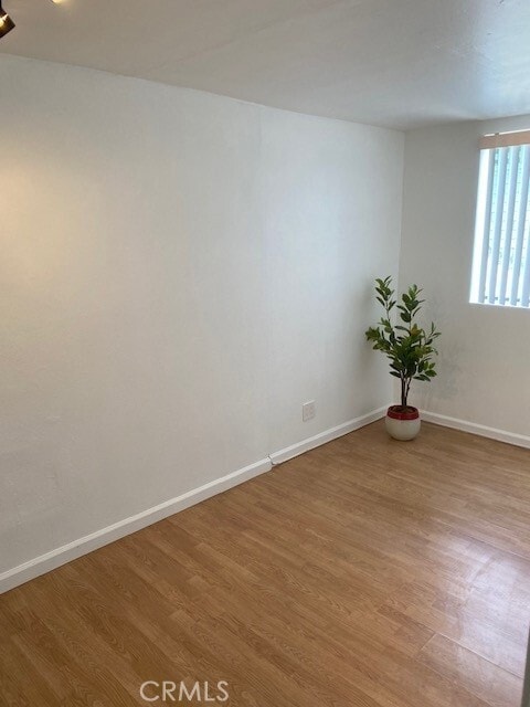 Building Photo - 1943 Vista Del Mar Ave