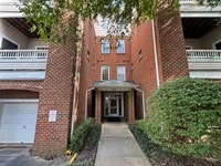 Building Photo - Bright And Cozy 3 Bed 2 Bath Condo With La...