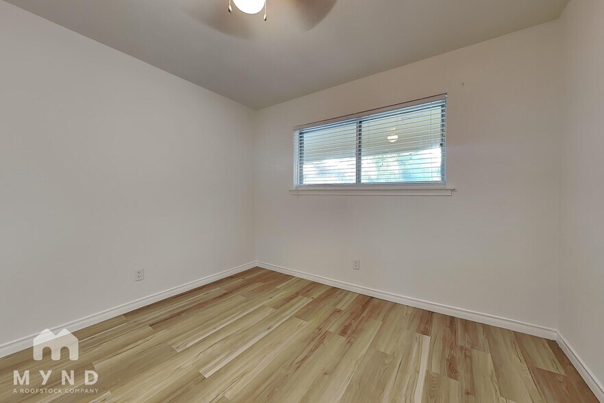 Building Photo - 810 Bradfield Dr