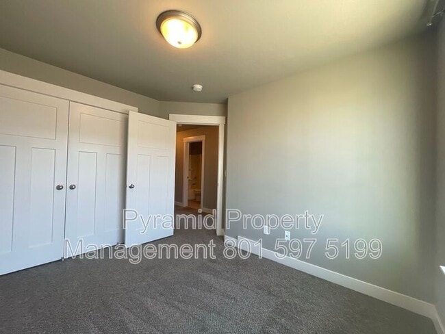 Building Photo - 9257 Ashbourne Dr