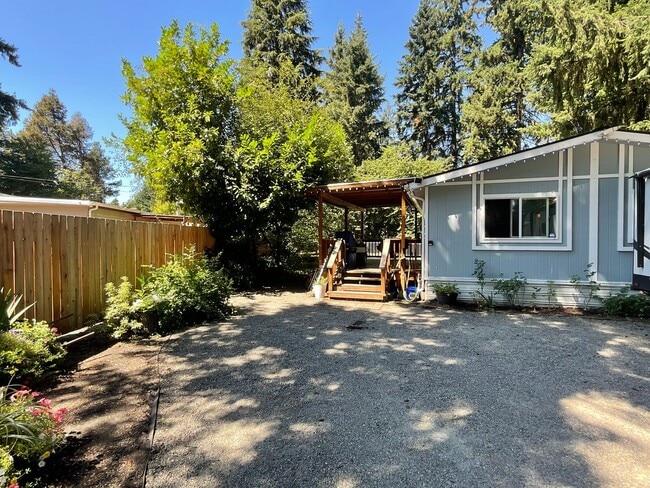 Building Photo - Charming 2 bedroom 2 bath house in Nisqual...