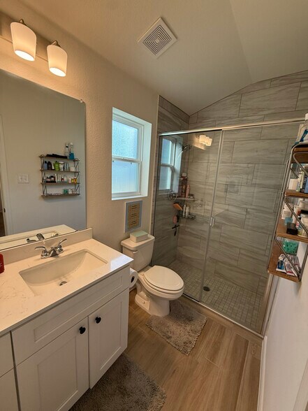 Building Photo - 9802 Tarabon Cv