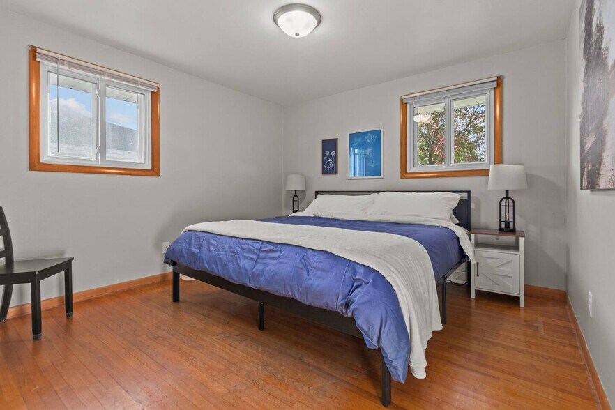 Building Photo - 1221 Kenwood St