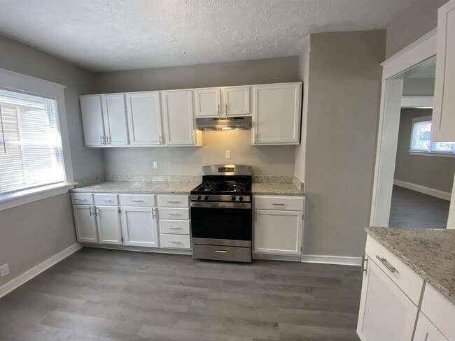 Building Photo - 318 Haney Ave