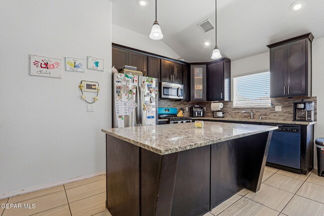 Building Photo - 12748 Tre Maximiliano Ave