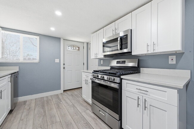 Building Photo - $2,820.95 with $300 off the first month's rent, 4 Beds - 2 Bath, Single Family Home in Denver wit...