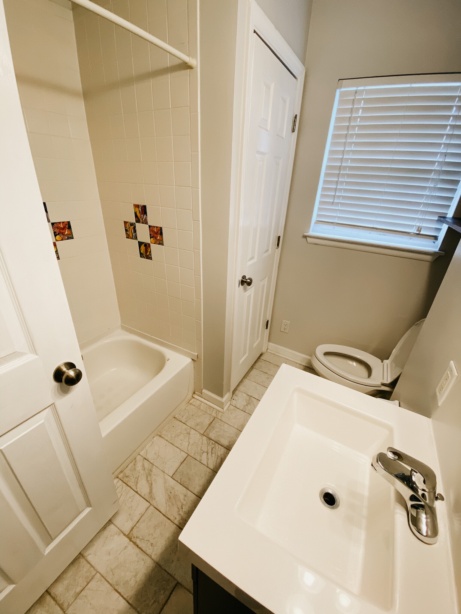 Building Photo - 805 Mountain Creek Rd