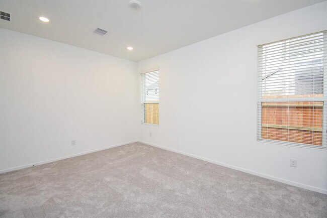 Building Photo - 6307 Serenity View Ln
