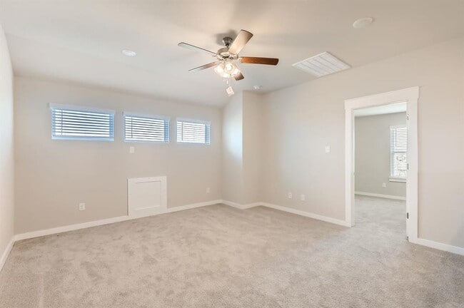 Building Photo - 2412 Lakey Cv