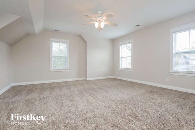 Building Photo - 228 Silverwood Ln