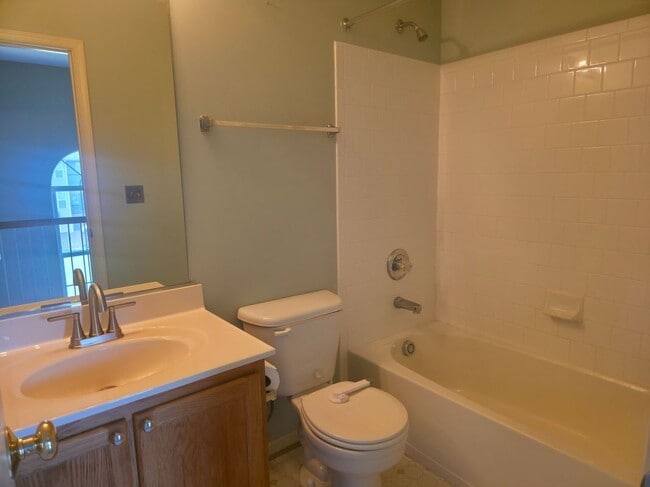 Building Photo - 1227 Rockland Ct