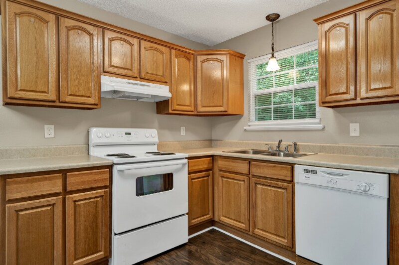 Building Photo - 1312 Ely Rd